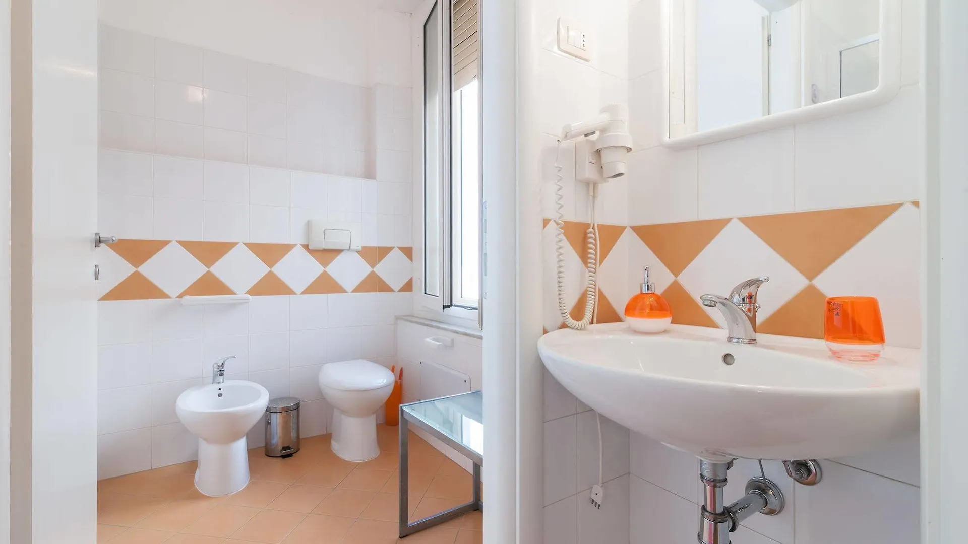 Affittacamere Art Rooms Cagliari 2*,  Italy